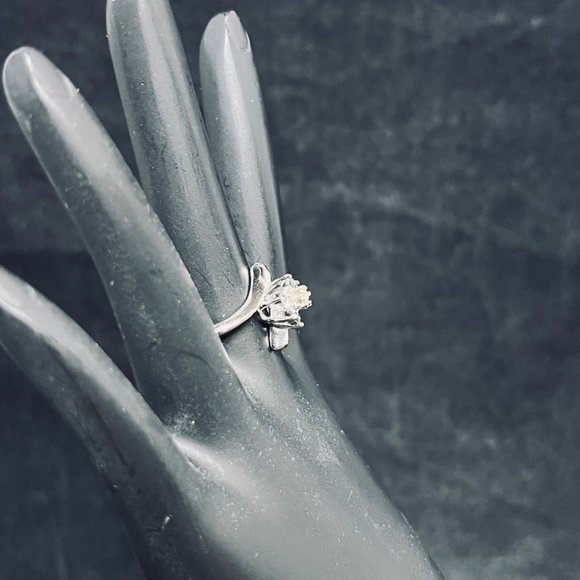 ESPO 14 KT GE With Clear and Green Rhinestone Flower Statement Ring Sz 7 (332) - Picture 4 of 7